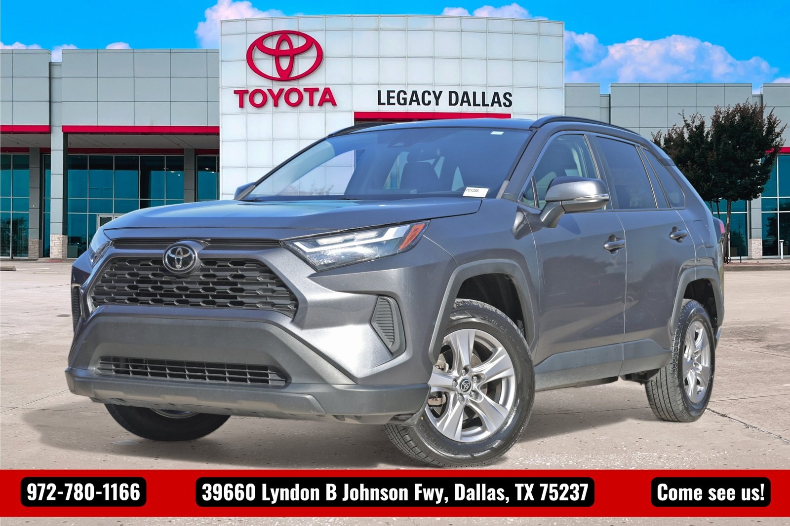 2023 Toyota RAV4 XLE's photo