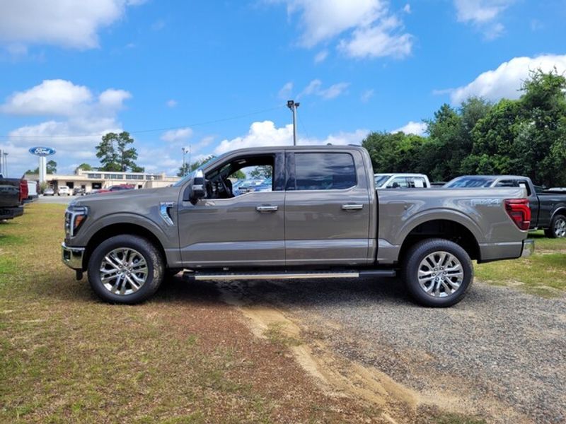 2025 Ford F-150 Lariat photo 3