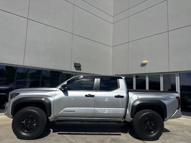 2025 Toyota Tacoma TRD Off-Road photo 4
