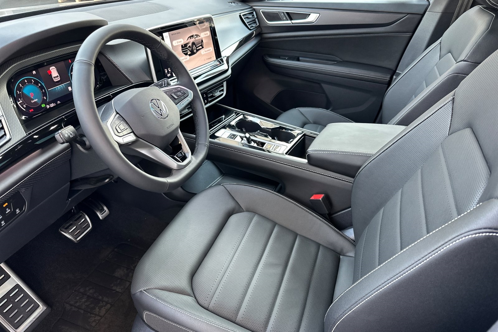 2025 Volkswagen Atlas Cross Sport SEL R-Line photo 7