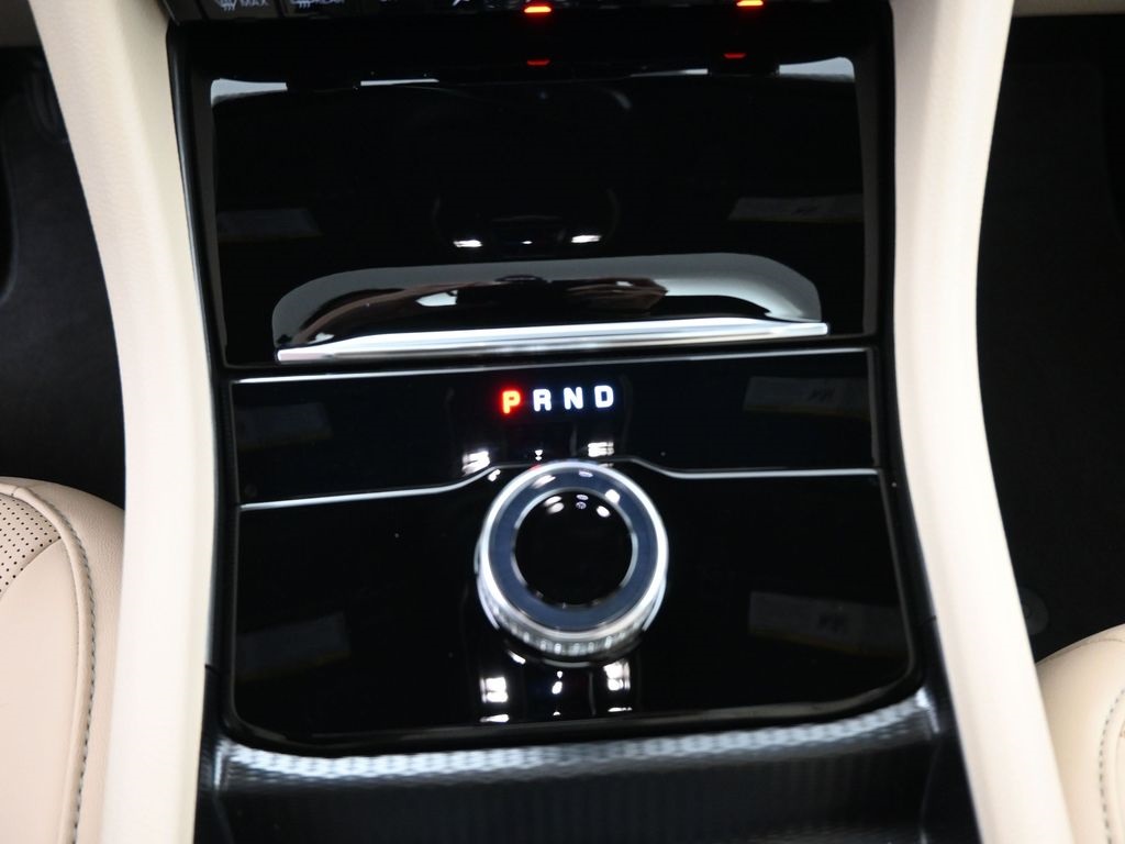 2025 Jeep Grand Cherokee Limited photo 3