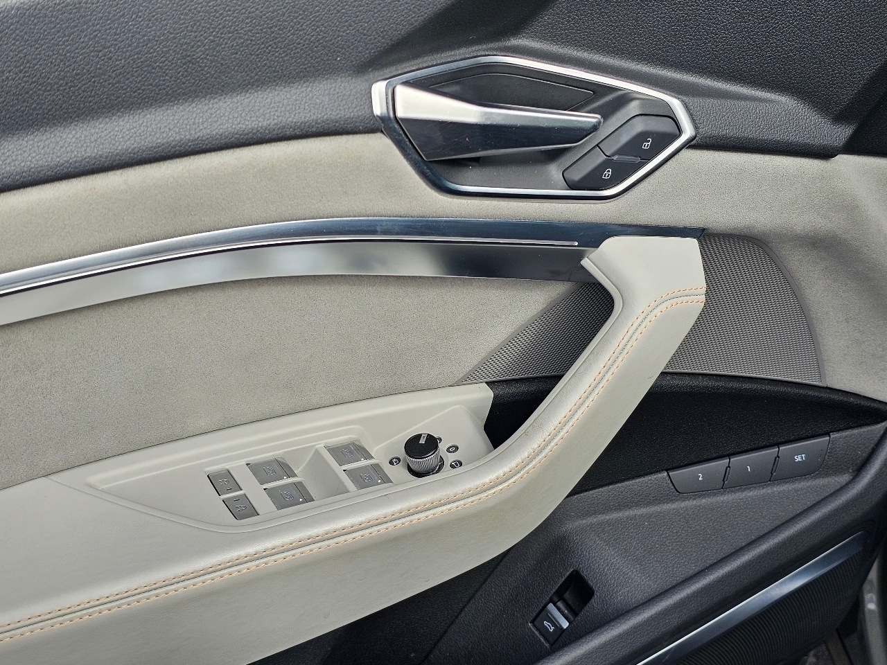2023 Audi e-tron Prestige photo 9