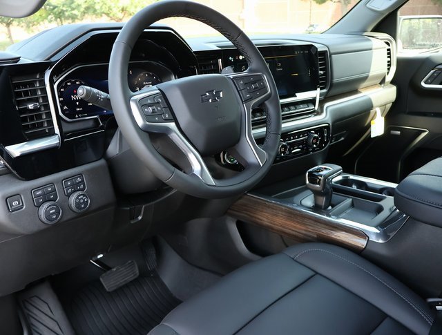 2026 Chevrolet Silverado 1500 RST photo 2