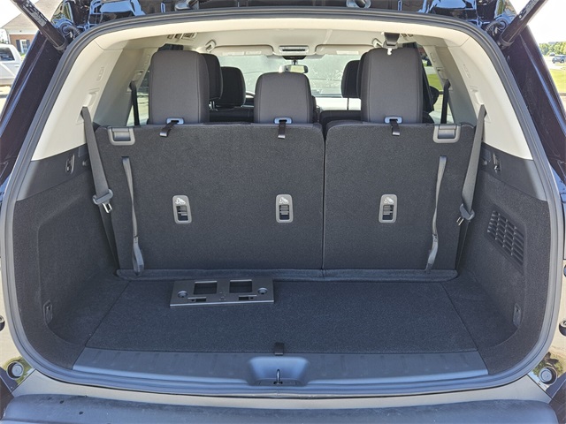 2025 Nissan Pathfinder SV photo 12
