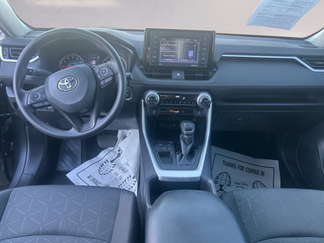 2022 Toyota RAV4 XLE photo 10
