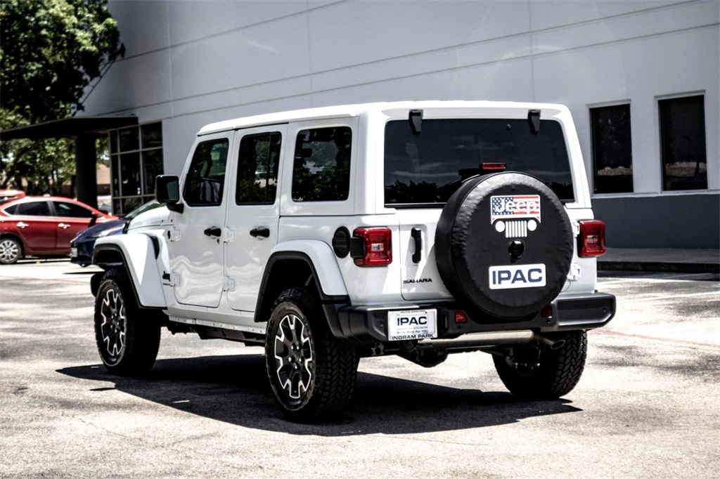2025 Jeep Wrangler Sahara photo 4