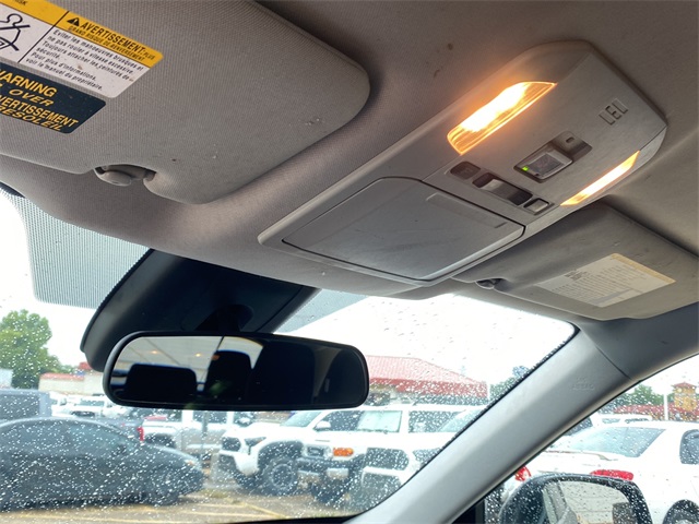 2022 Toyota Highlander LE photo 27