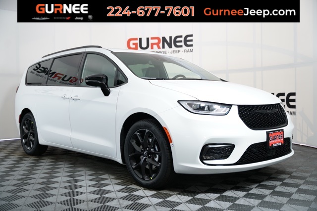 2026 Chrysler Pacifica Limited's photo