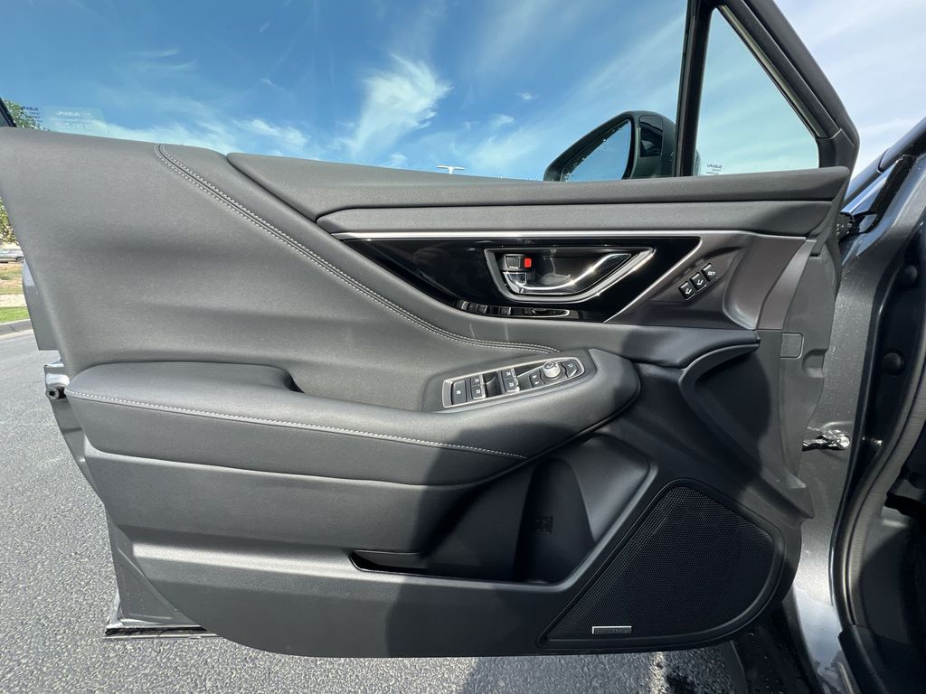 2025 Subaru Outback Touring photo 20