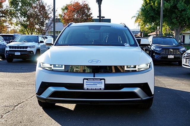 Used 2025 White Hyundai SEL image 4