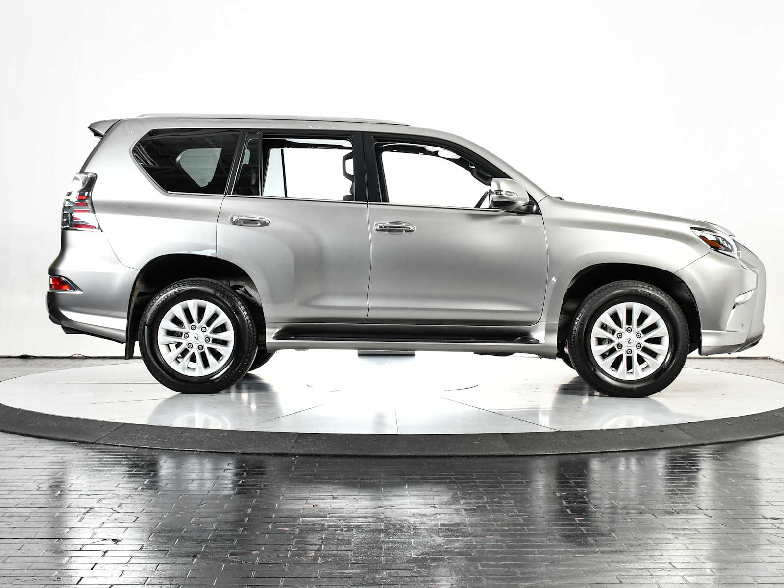 Certified Used 2023 Atomic Silver Lexus 460 Premium image 8