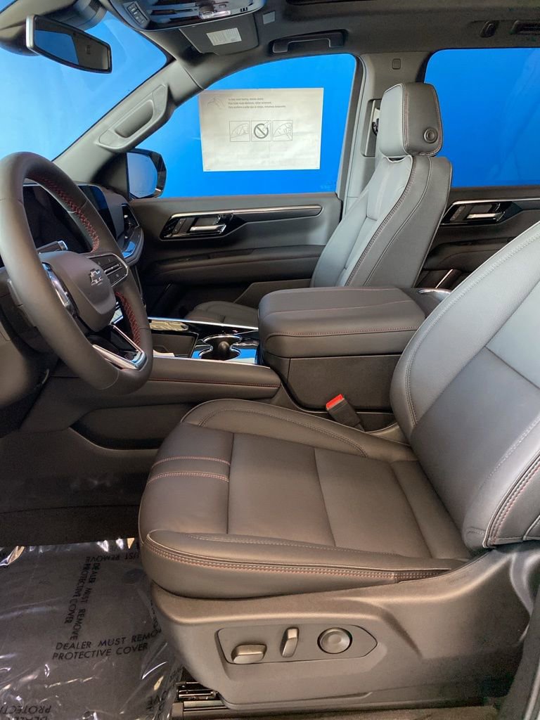 2025 Chevrolet Suburban RST photo 3