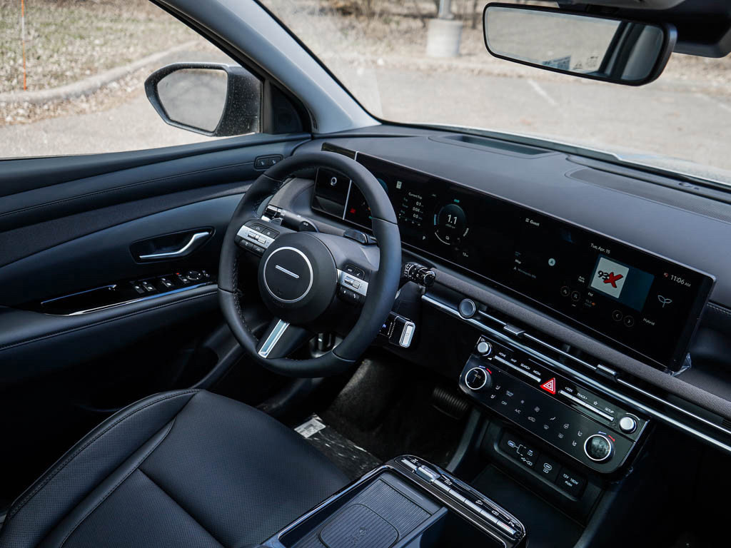 2025 Hyundai Tucson Hybrid Limited photo 3