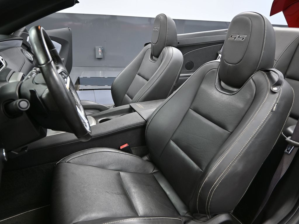 2015 Chevrolet Camaro 2SS photo 16
