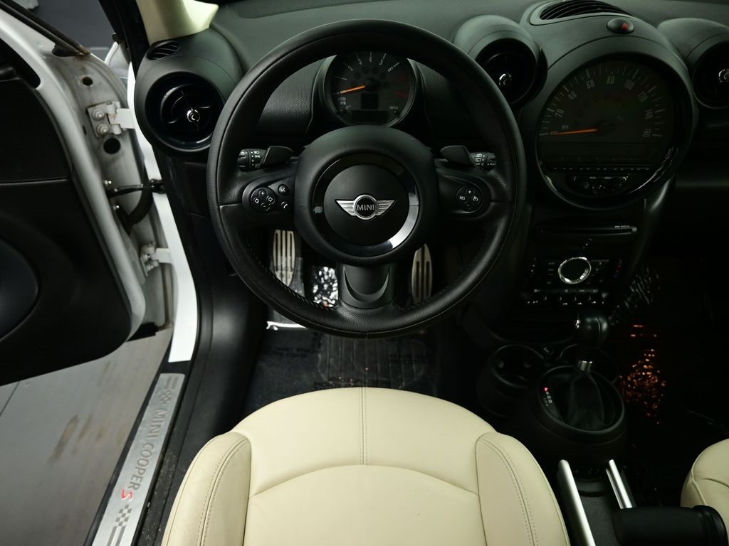 2015 Mini Cooper Base photo 2
