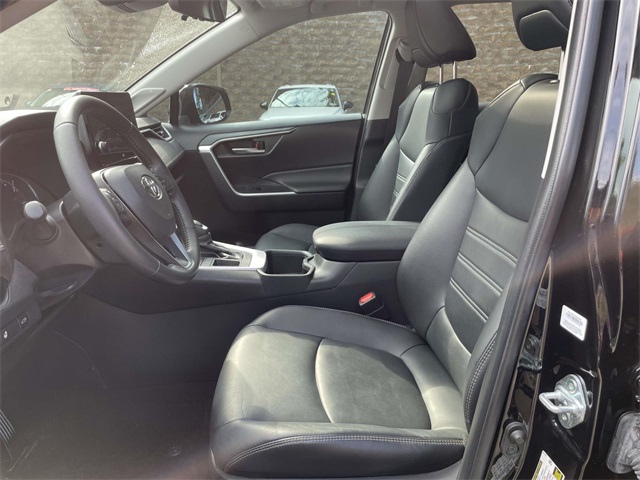2023 Toyota RAV4 XLE Premium photo 7
