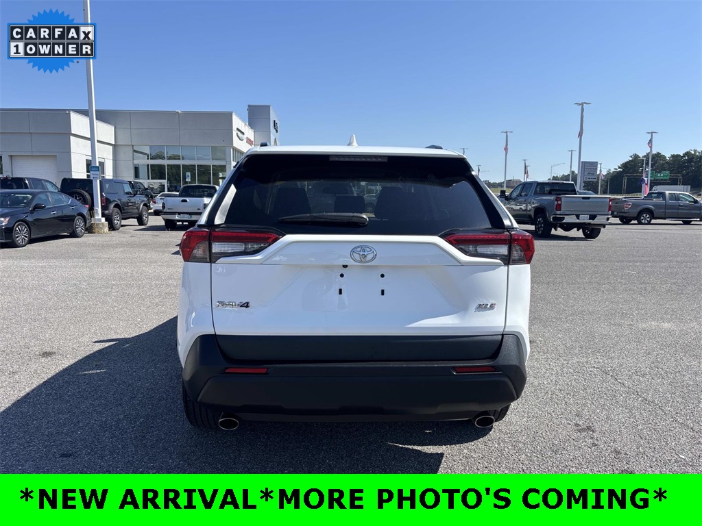 2024 Toyota RAV4 XLE photo 5