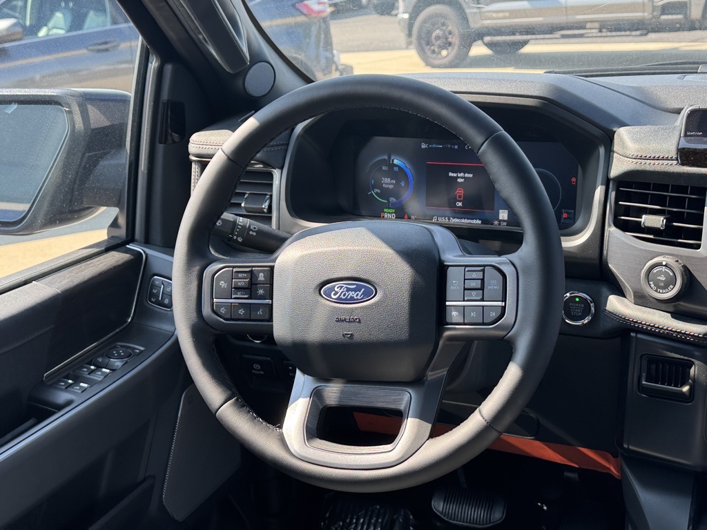 2025 Ford F-150 Lightning Lariat photo 19