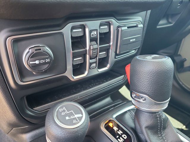 2025 Jeep Wrangler photo 33