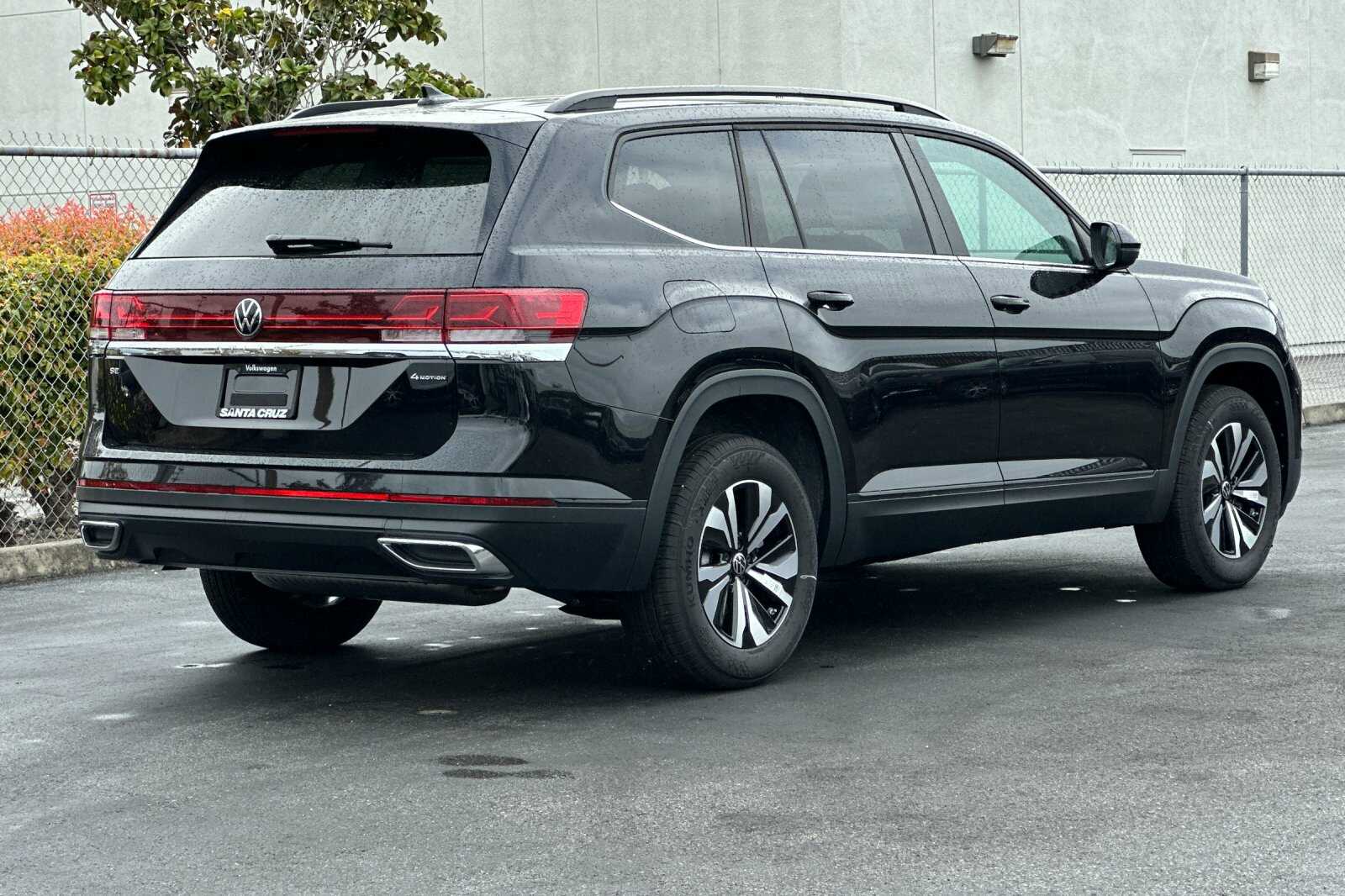 2024 Volkswagen Atlas SE photo 4