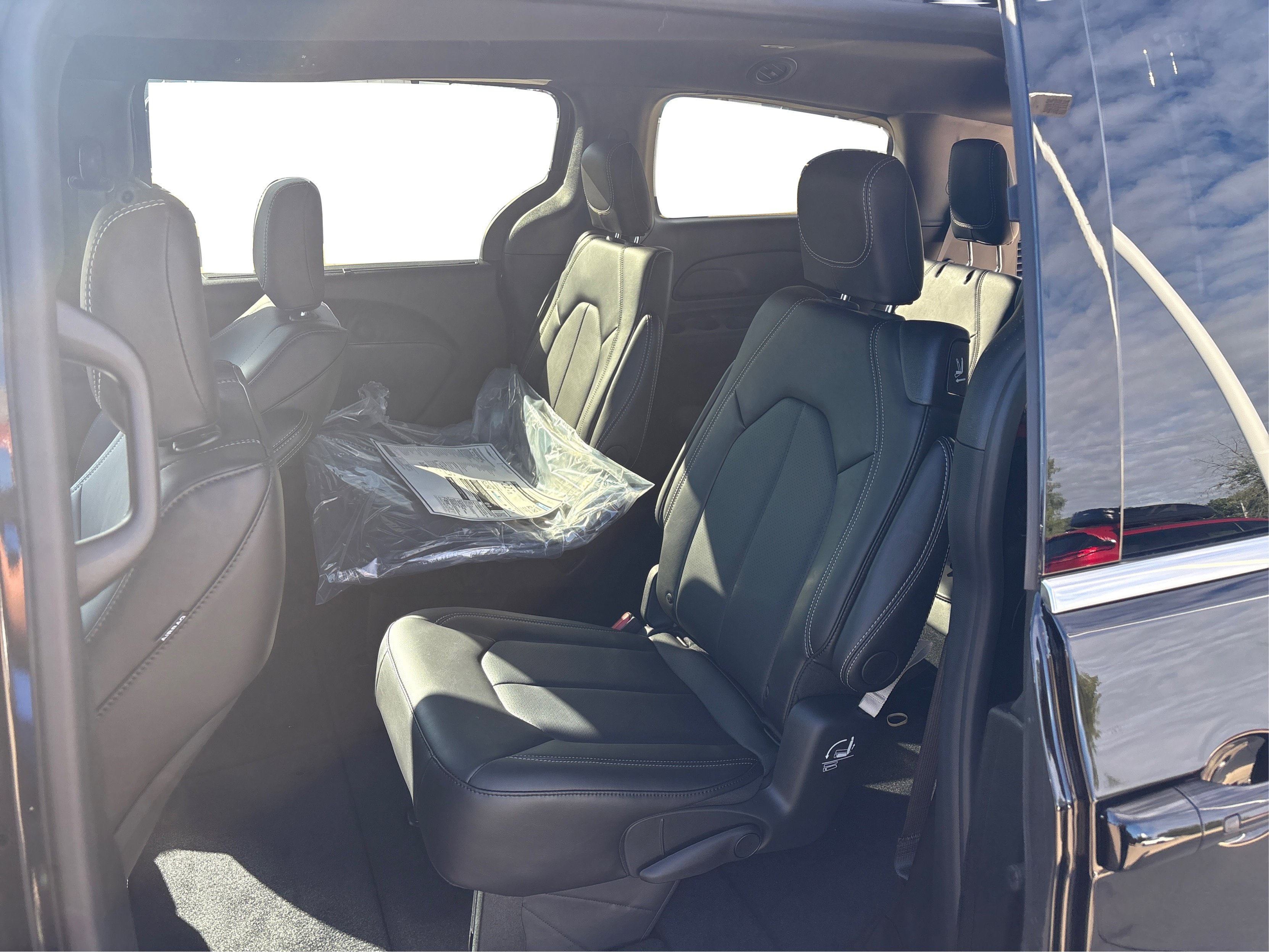 2026 Chrysler Pacifica photo 9