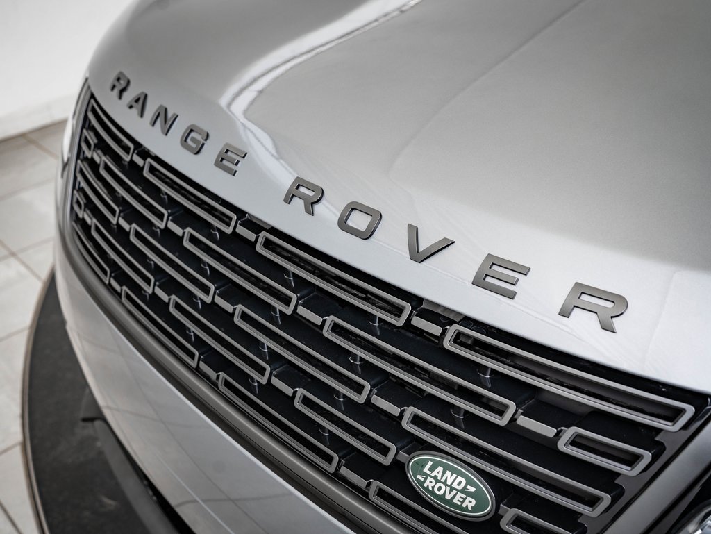 2026 Land Rover Range Rover Velar SE photo 3