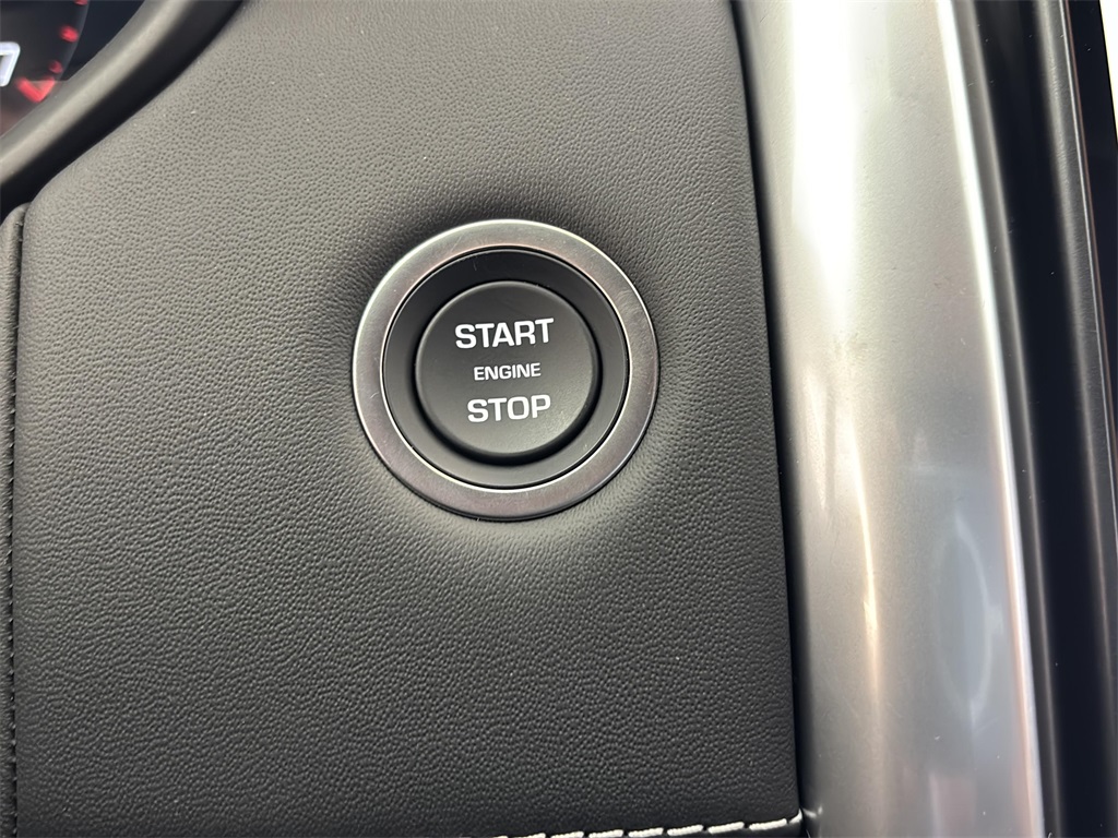 2025 Land Rover Discovery Metropolitan Edition photo 16