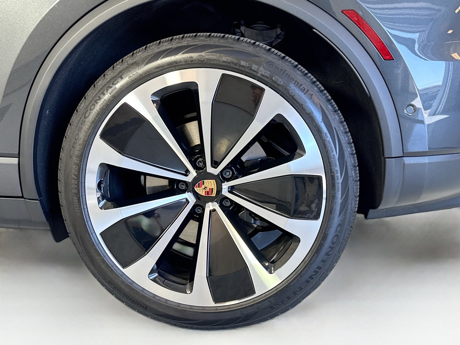 2025 Porsche Macan Electric photo 23