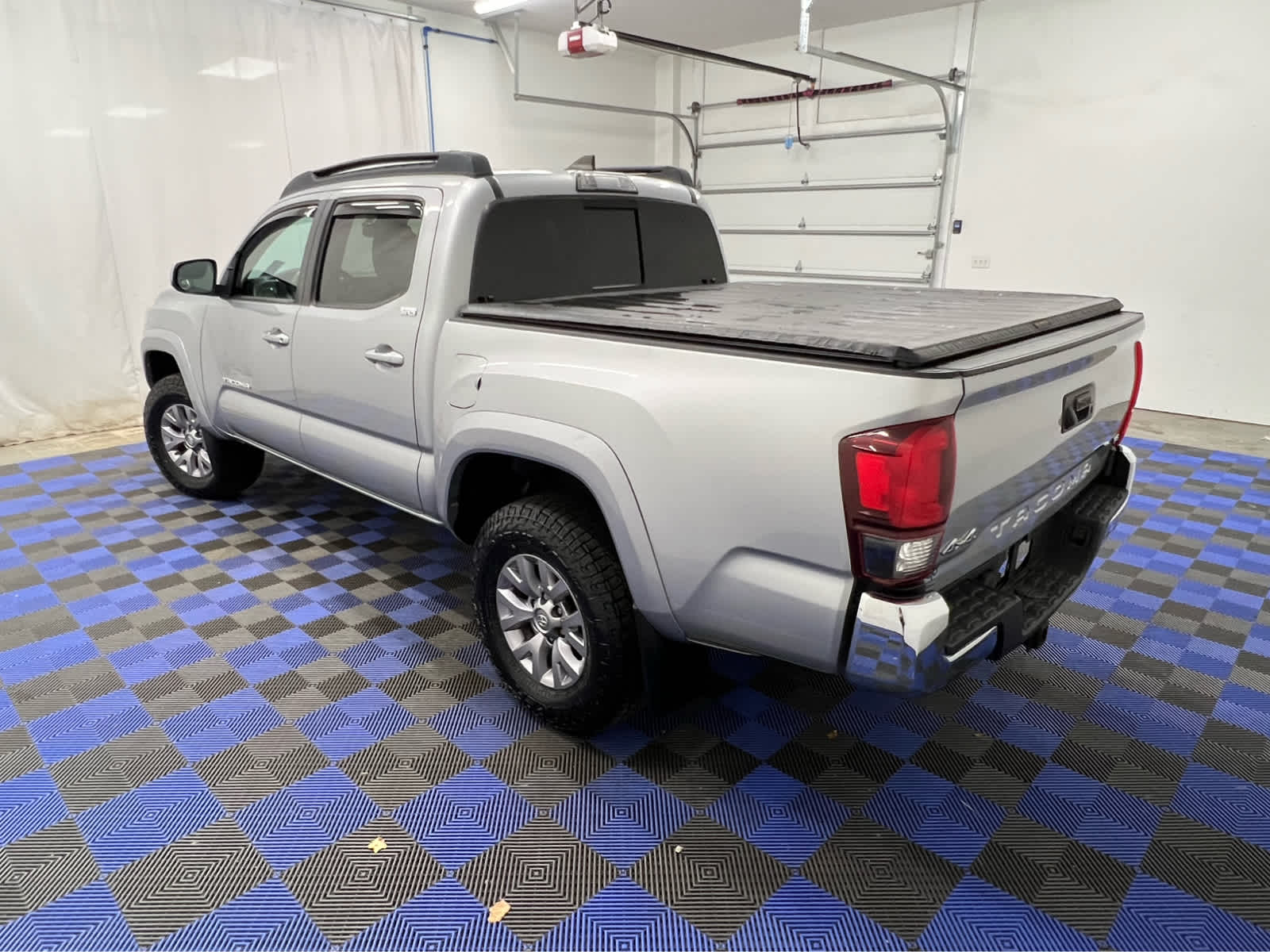 2018 Toyota Tacoma SR5 photo 3