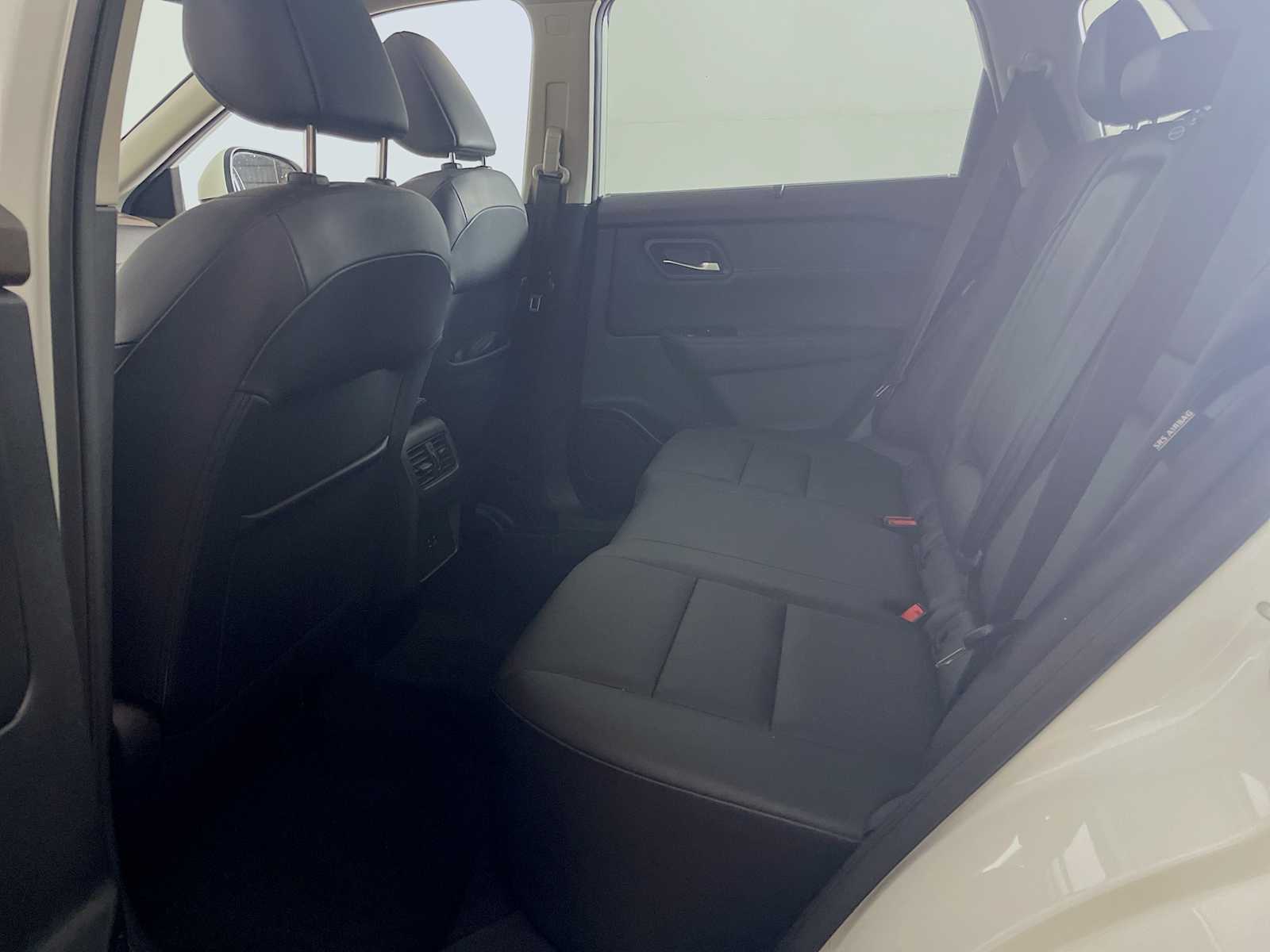 2022 Nissan Rogue SV photo 21