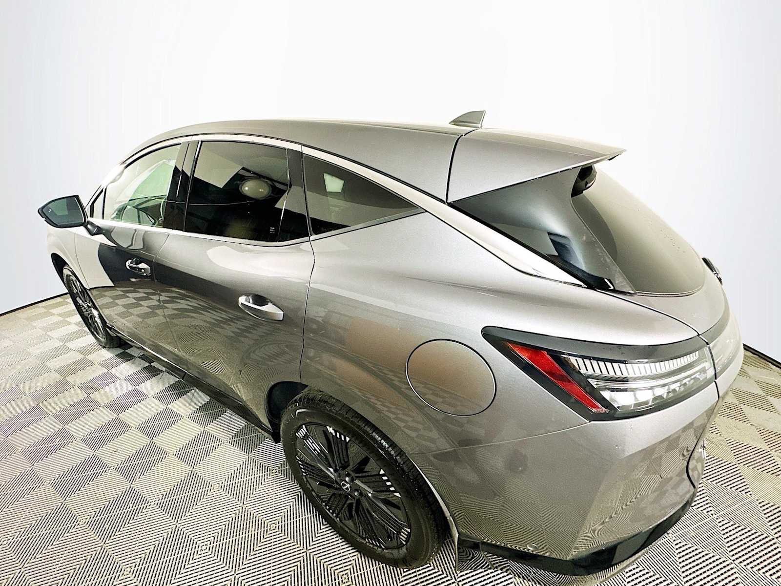 2025 Nissan Murano Platinum photo 2