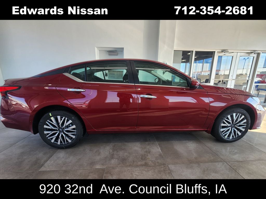 2025 Nissan Altima SV's photo