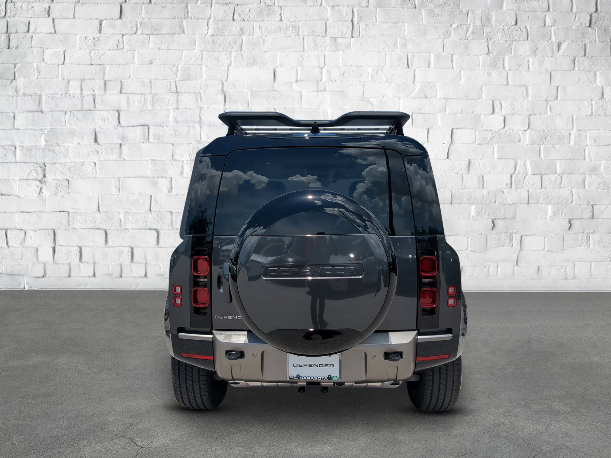 2025 Land Rover Defender 110 X-Dynamic SE photo 3