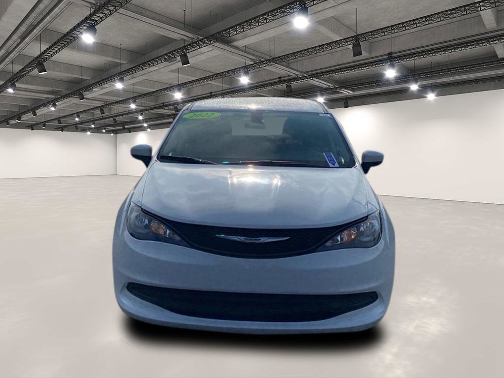 2022 Chrysler Voyager LX photo 2