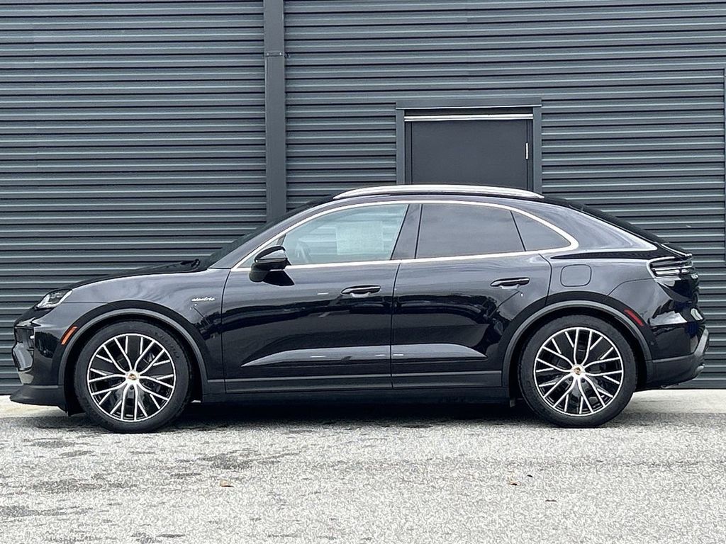 2024 Porsche Macan Electric 4 photo 10
