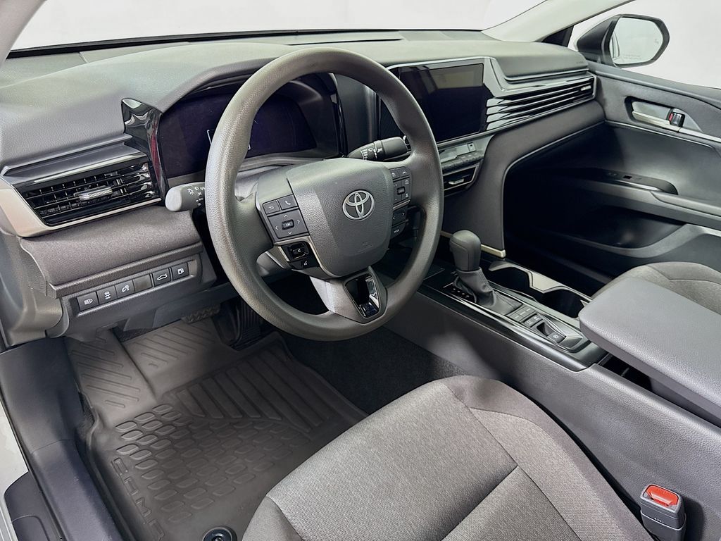 2025 Toyota Camry Hybrid LE photo 9