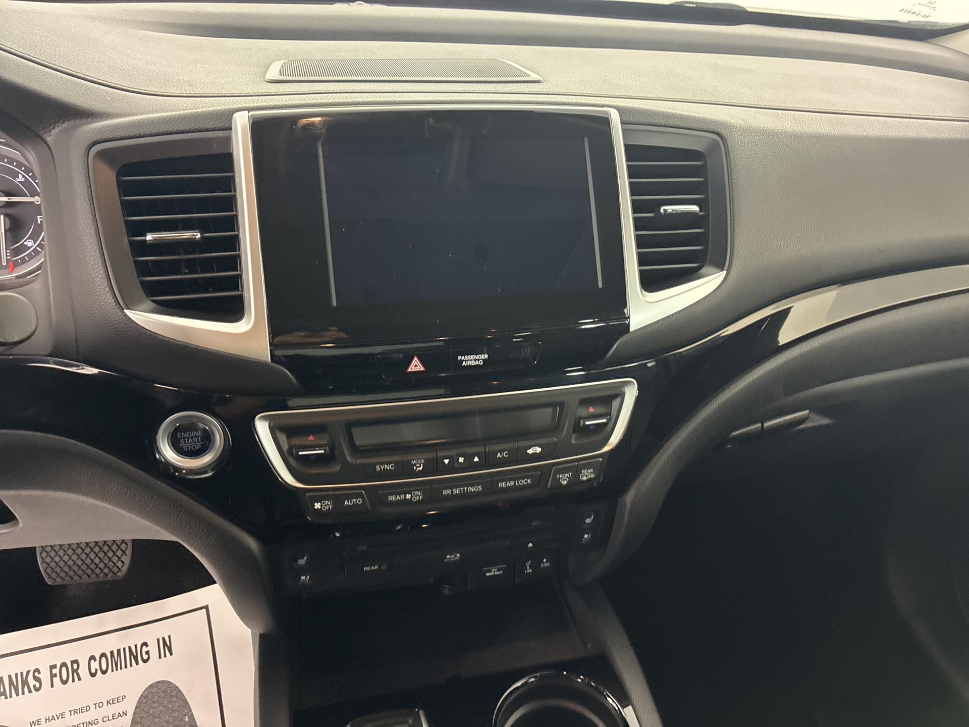 2017 Honda Pilot Elite photo 12