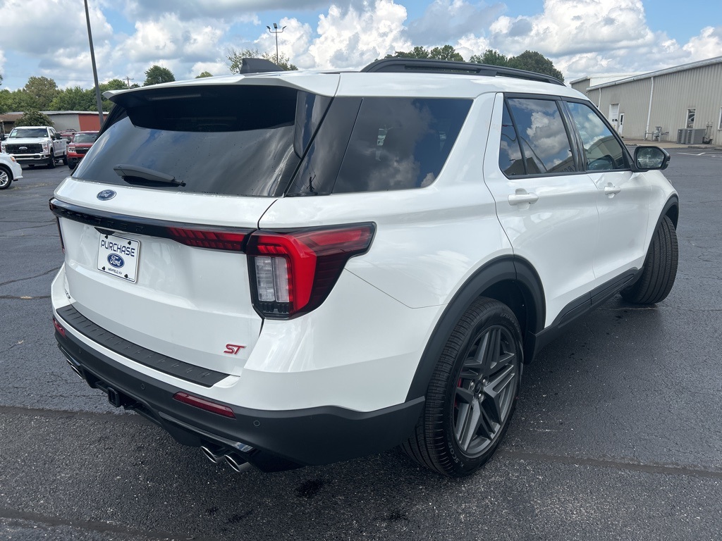 2025 Ford Explorer ST photo 7