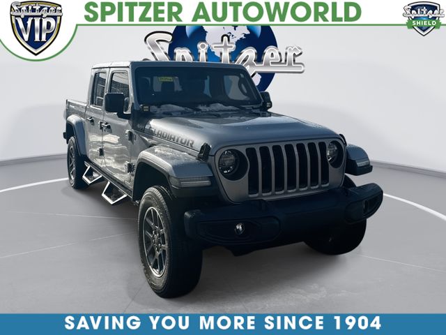 2020 Jeep Gladiator Overland's photo