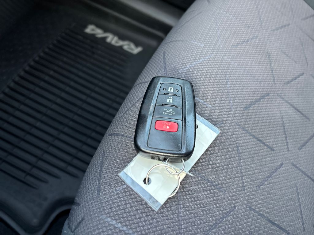 2019 Toyota RAV4 XLE photo 39