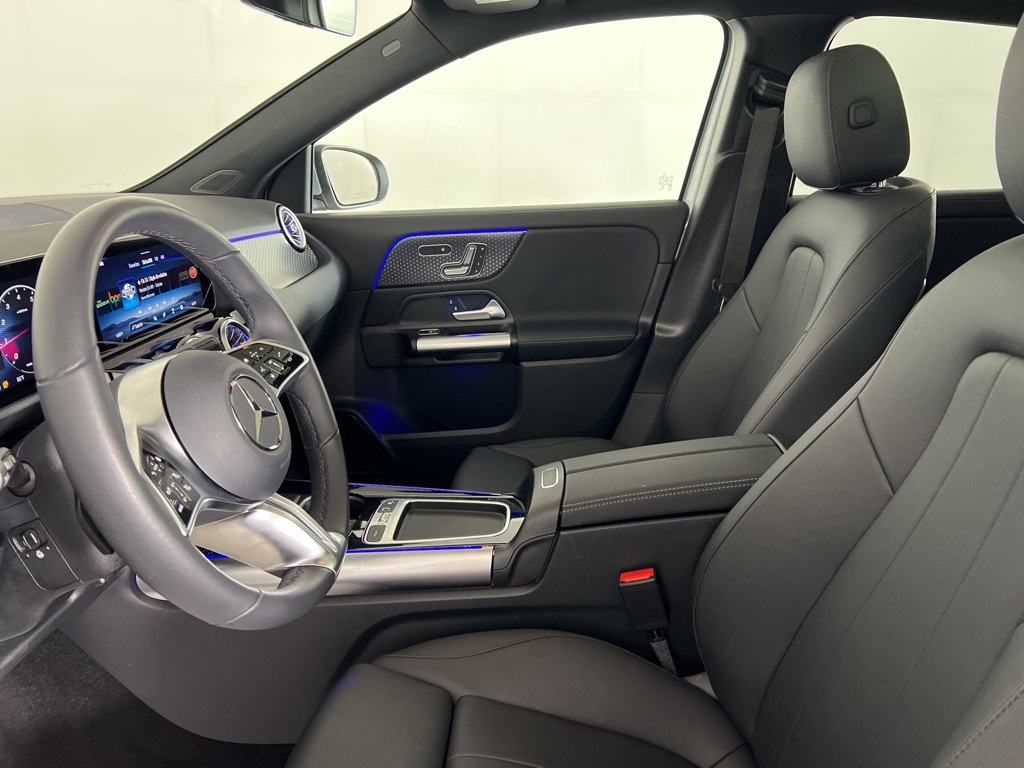 2025 Mercedes Benz GLA 250 4MATIC photo 2
