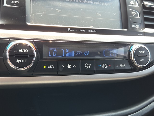 2019 Toyota Highlander SE photo 19
