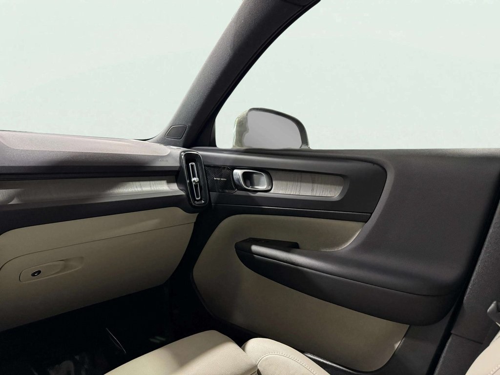 2020 Volvo XC40 T5 Inscription AWD photo 8