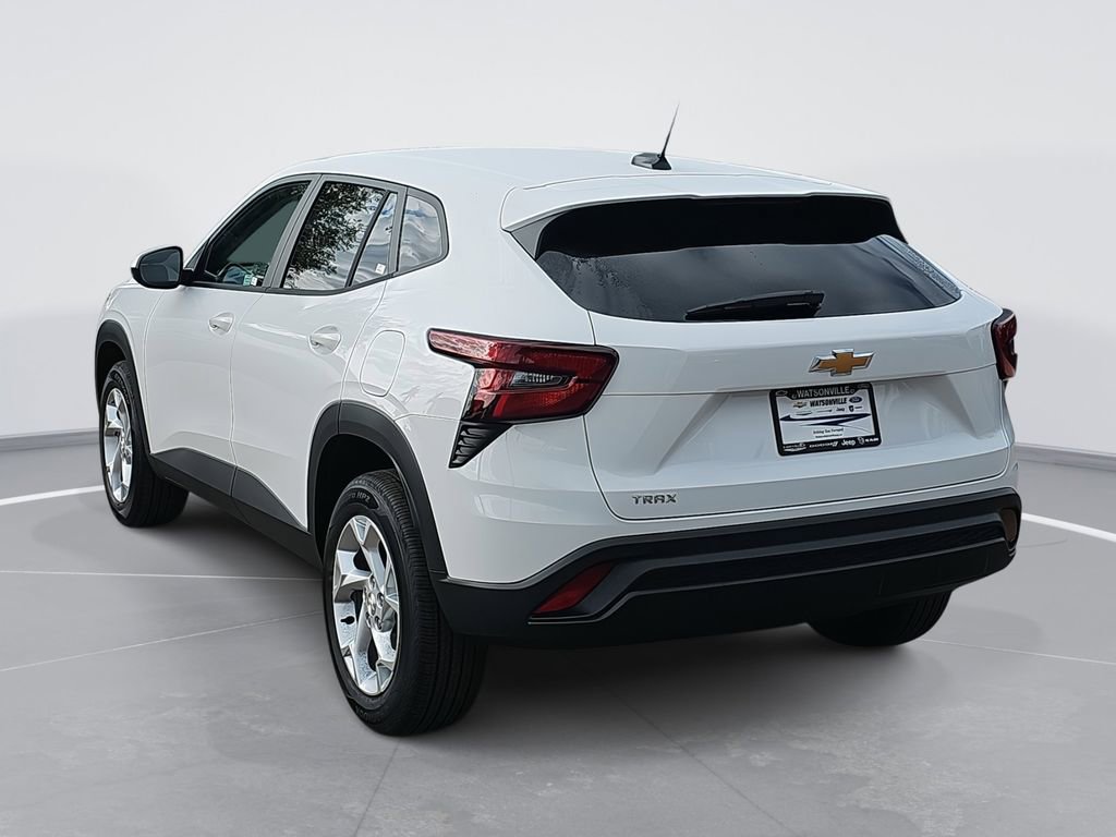 2026 Chevrolet Trax LS photo 2
