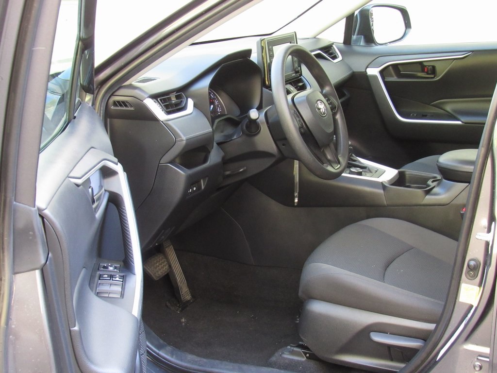 2021 Toyota RAV4 Hybrid LE photo 10