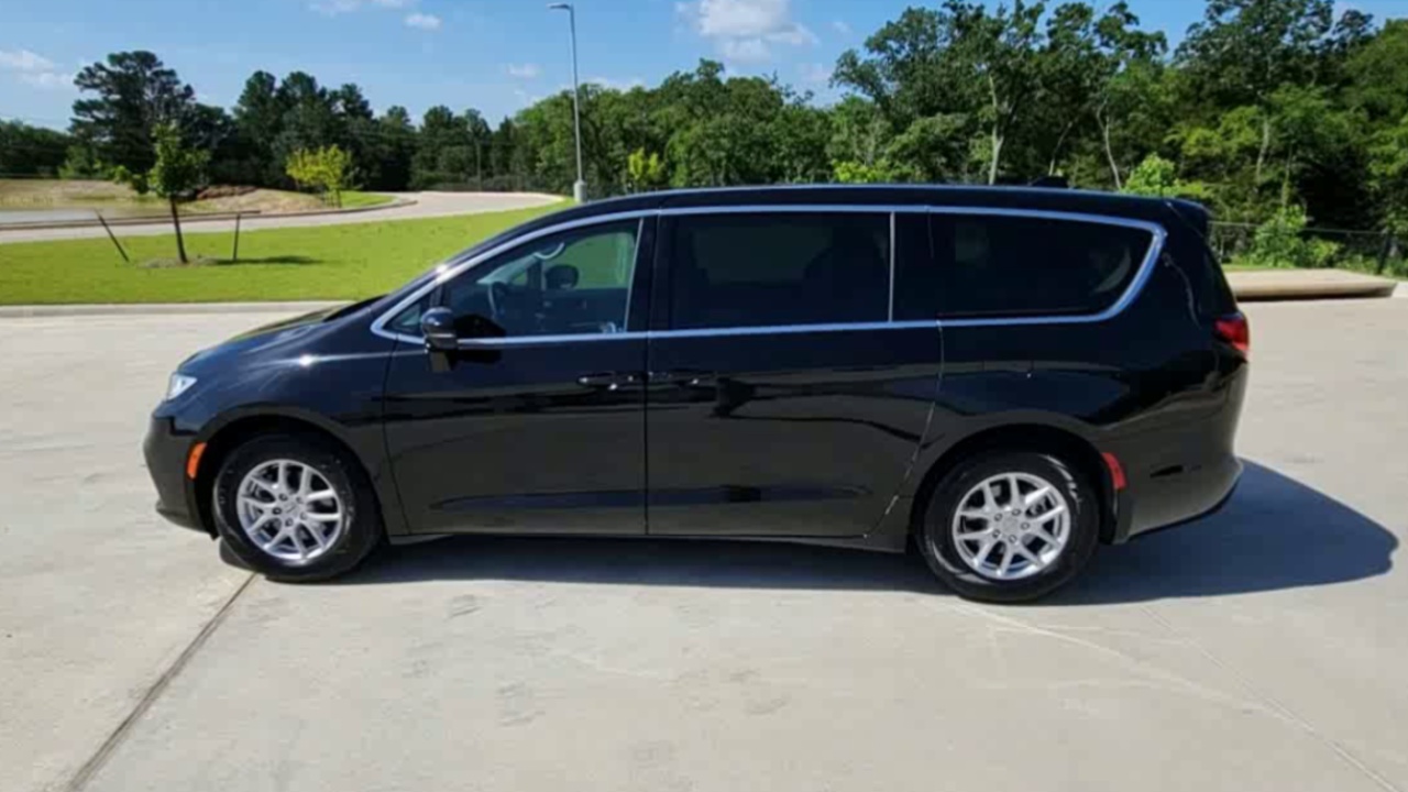 2024 Chrysler Pacifica Touring L photo 31