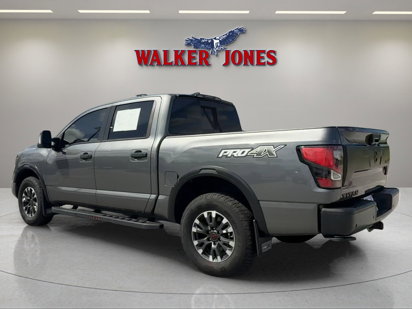 2024 Nissan Titan PRO-4X photo 4