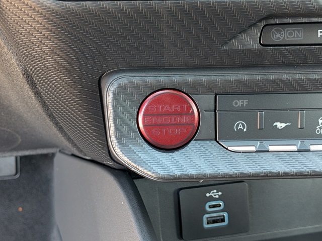 2025 Ford Mustang EcoBoost Premium photo 18
