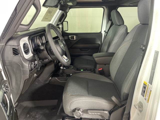 2025 Jeep Wrangler Sahara photo 15