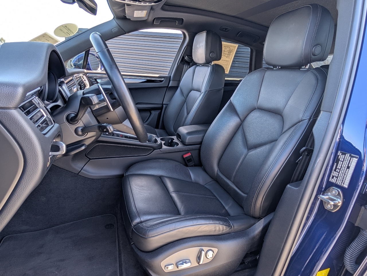 2024 Porsche Macan T photo 4